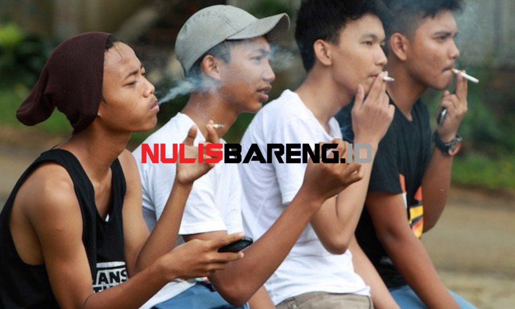 Terancam Kehilangan Masa Depan , Anak Sekolah Merokok